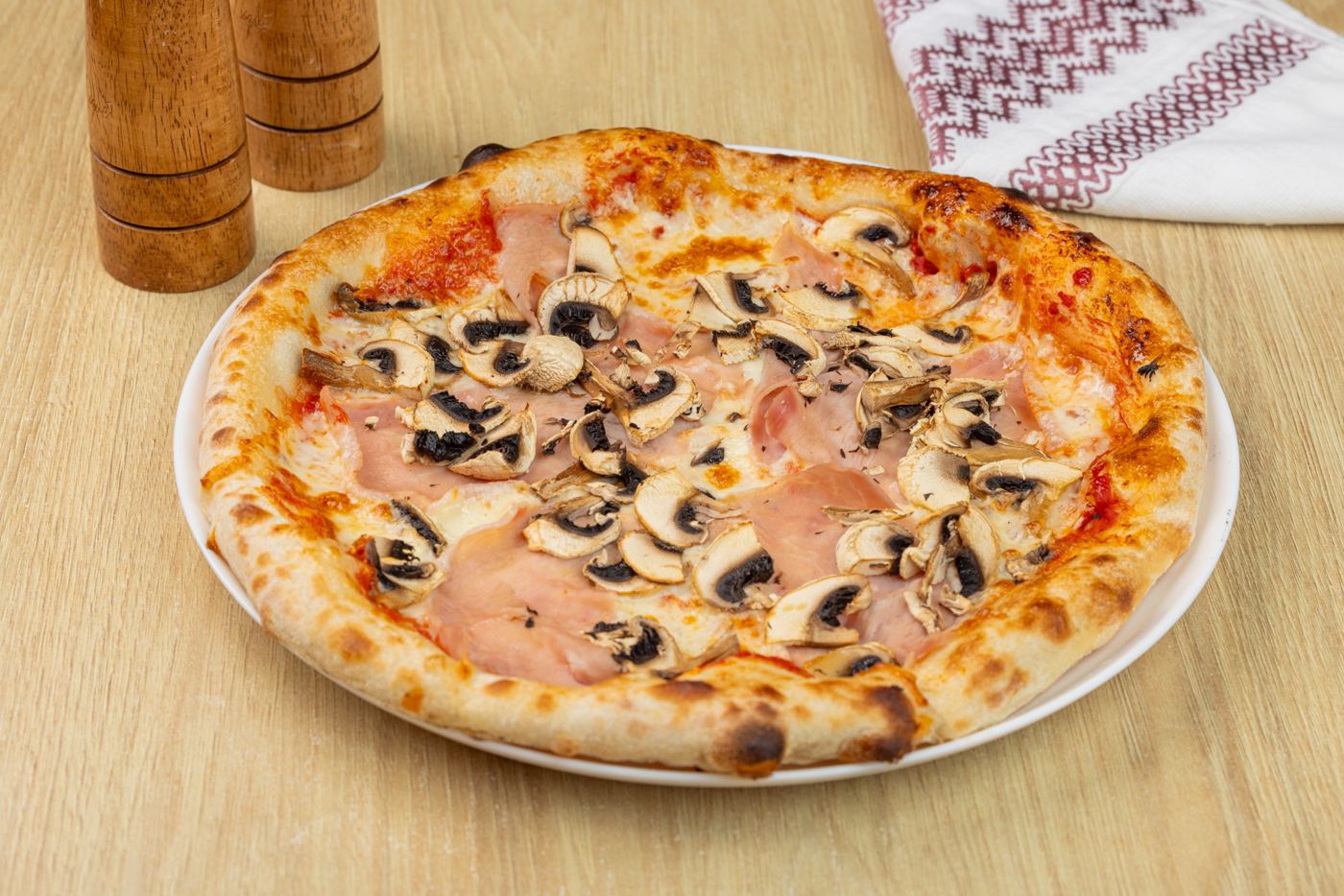 Prosciutto e Funghi